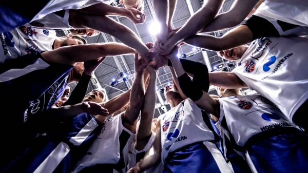 Игроки баскетбольного ЦСКА приняли участие в мастер-классе в Норильске