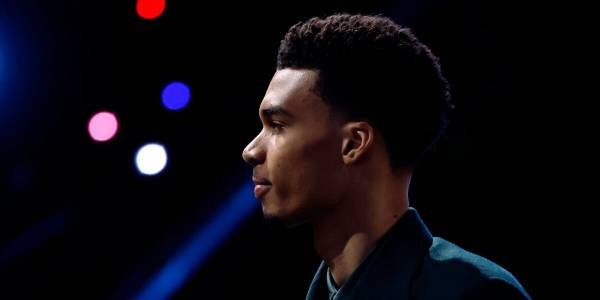 Глава службы безопасности «Сан‑Антонио» ударил Бритни Спирс. Она хотела сфотографироваться с первым номером драфта