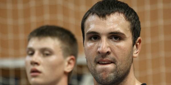 Известного российского чемпиона избили до потери сознания. Никиту увезли на носилках